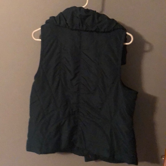 Vest with ruffled neckline - Picture 3 of 3